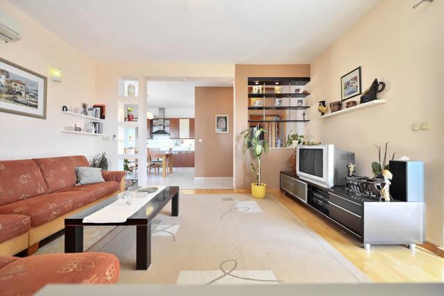 Apartment Lejo Йесенице Екстериор снимка